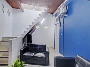 Sảnh chờ 4 OYO 90406 Joqueen Rooms