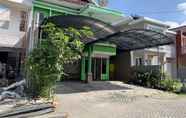 Exterior 3 OYO 90427 Greenhouse Homestay Syariah