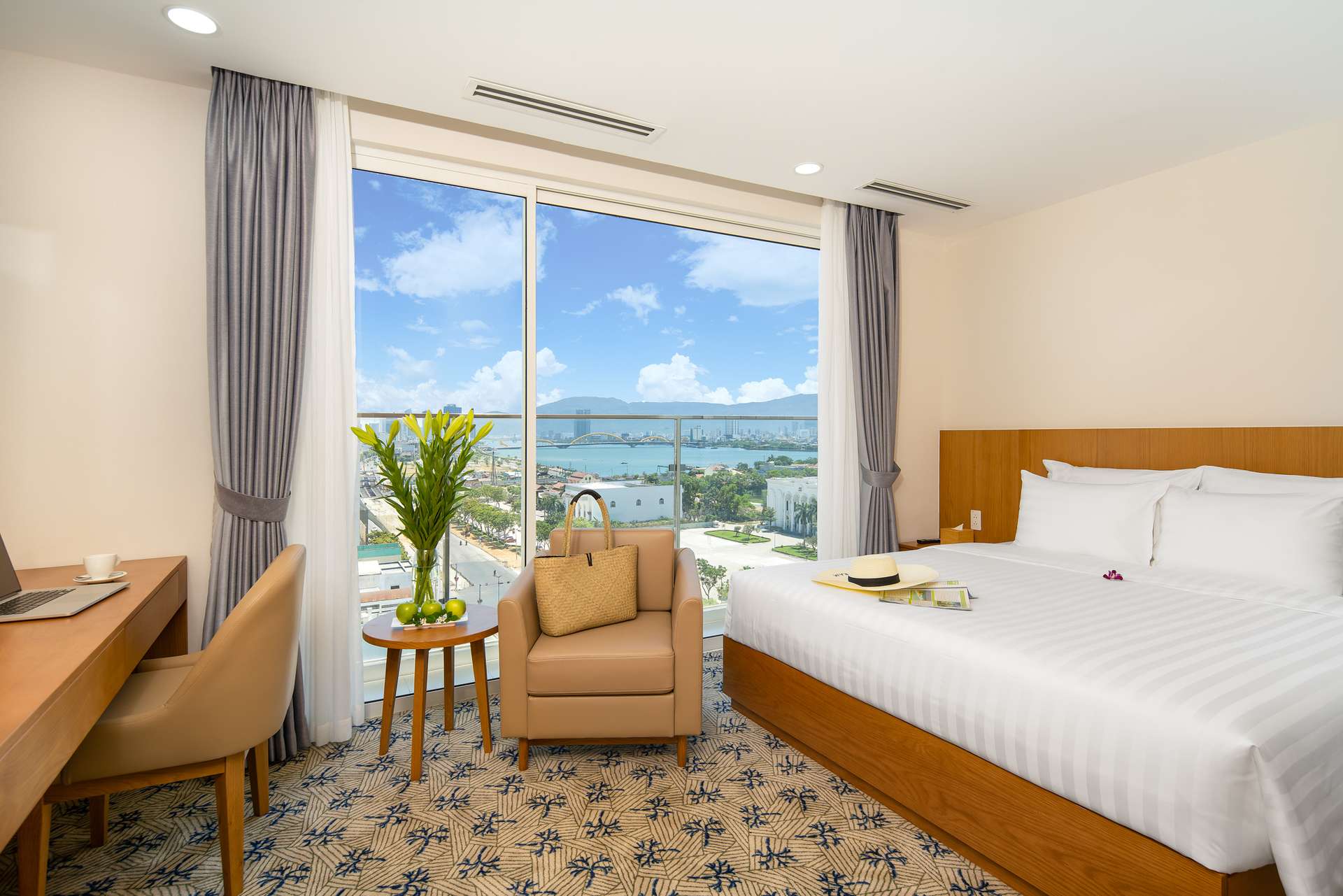 LAMANGA Hotel & Suites - Khách sạn Đà Nẵng gần trung tâm