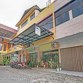Exterior / Building 1 SPOT ON 90418 Akasia Hotel Syariah, Pekanbaru Hotels