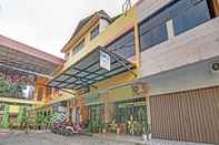 Exterior SPOT ON 90418 Akasia Hotel Syariah