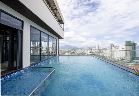 Hồ bơi Miracle Luxury Hotel Nha Trang