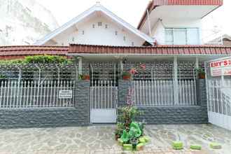 Luar Bangunan 4 Emy's Guesthouse