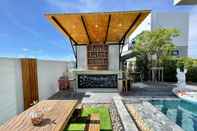 Kolam Renang Holiday Sunset Private Pool Villa