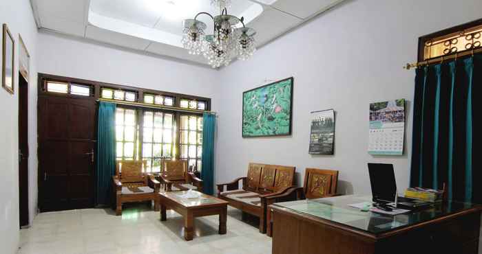 Lobby Batik Trinidar Homestay