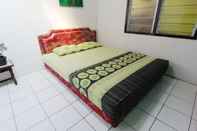 Kamar Tidur Batik Trinidar Homestay