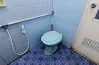 In-room Bathroom Batik Trinidar Homestay