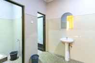 In-room Bathroom IMK Inn by Obech