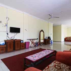 Surya Homestay 1, Hotel Giant Ekstra Tuanku Tambusai