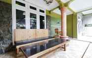 Common Space 6 Waroeng Transit & Depary Homestay