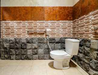 Toilet Kamar 2 Kinasih Homestay