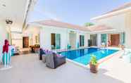 Kolam Renang 4 Luxxbella Luxury Private Villa