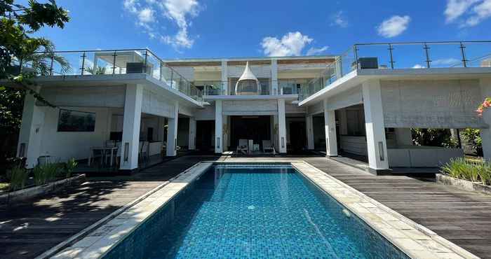 Swimming Pool  Villa Clara Bali