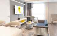 Bedroom 6 YELLO Hotel Jambi