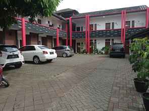 Exterior 4 OYO 90453 Padasuka Kost & Homestay