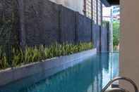 Swimming Pool Goldvitel Hotel Surabaya