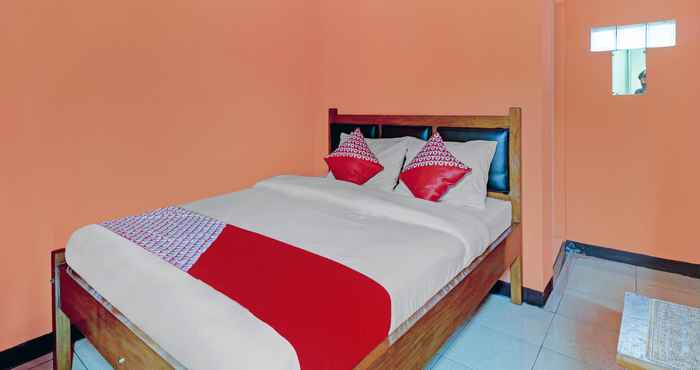 Bedroom OYO 90454 Adinda Homestay Cibodas Lembang