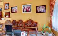 Lobby 7 OYO 90454 Adinda Homestay Cibodas Lembang