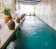 สระว่ายน้ำ 6 J & Y Pool Villa Maerim