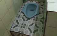 Toilet Kamar 7 Homestay Banyumili