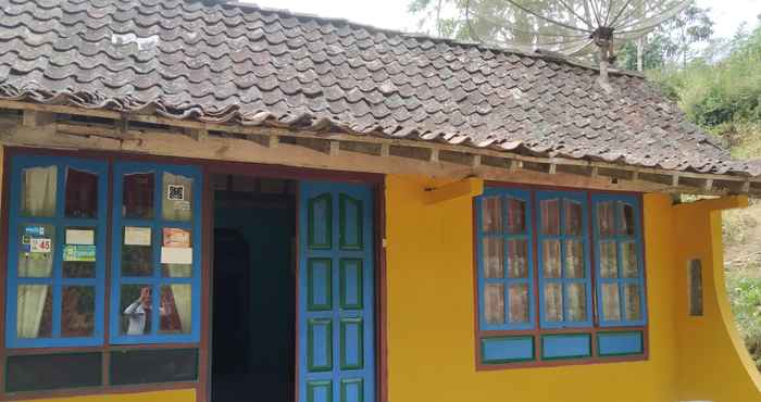 Bên ngoài Homestay Pojok