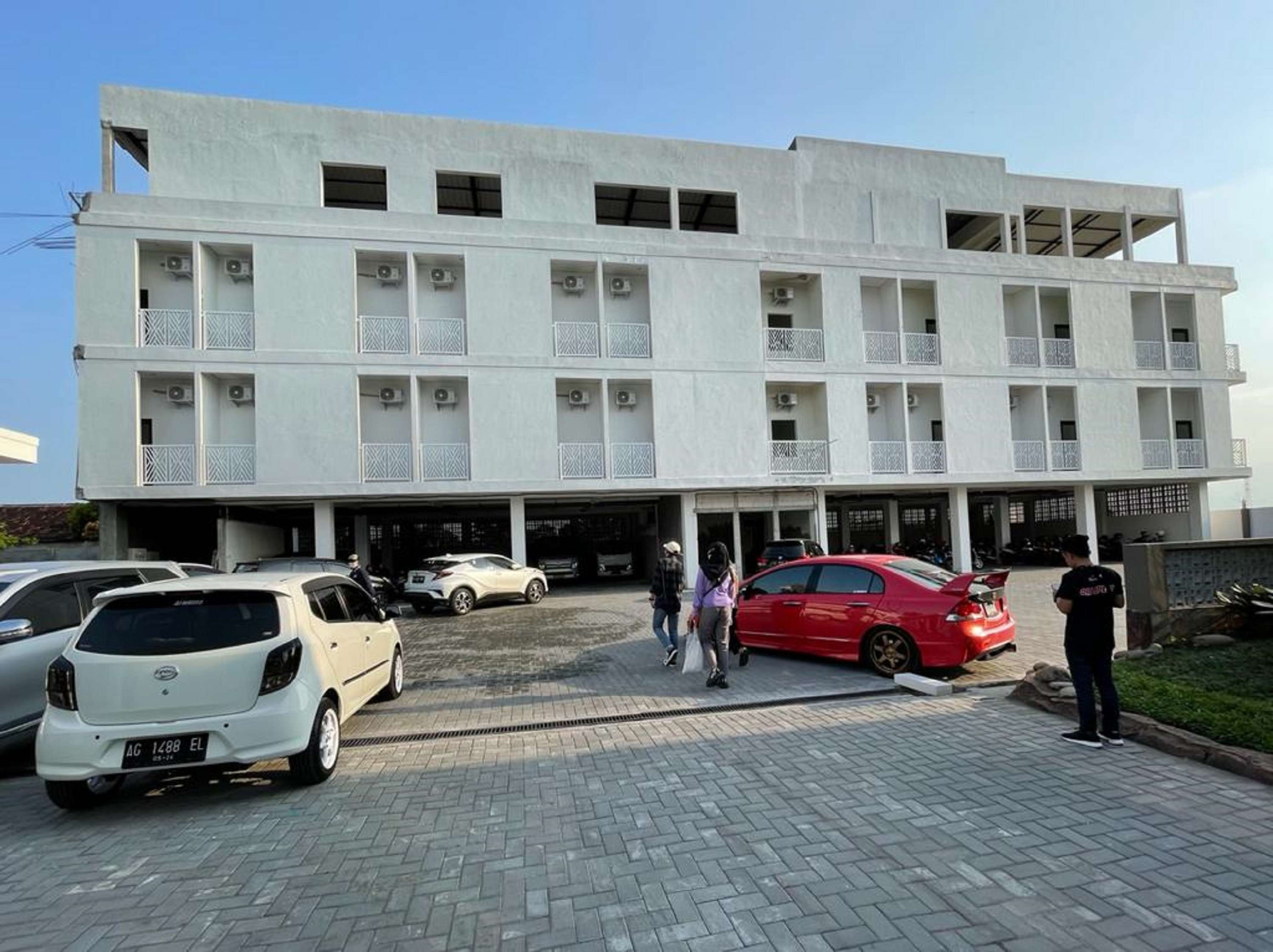 客室料金 OYO 90191 Gufron Hotel、Ngasem から 25102024 それまで 26102024