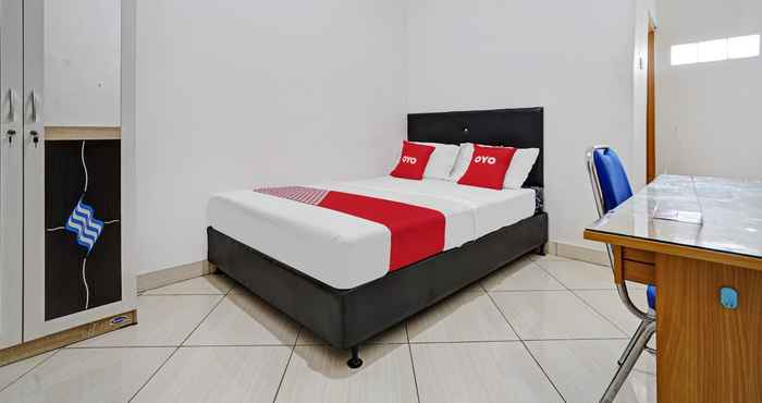 Kamar Tidur OYO 90478 Losmen Ayu