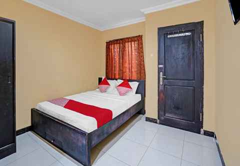 Bedroom OYO 90477 Kedung Anyar Residence