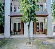 Exterior 5 OYO 90476 Iksan Homestay Syariah