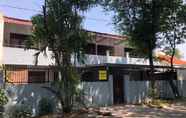 Exterior 4 OYO 90482 Rumah Oma Syariah