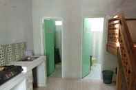 In-room Bathroom Villa Kembar No 1 Pantai Jelarangan