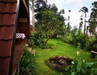 Lobby 2 Wind's Cabin  (Wooden Homestay Ciwidey)