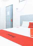 BEDROOM RedDoorz @ CAA Road Las Pinas