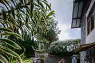 Kolam Renang Green Villa Lembang