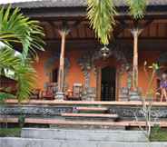 Exterior 5 Bunga Celagi Homestay