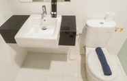 Toilet Kamar 7 PRAXIS Apartment by PRAFI & Friends