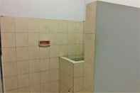 In-room Bathroom Penginapan Cipto Wening