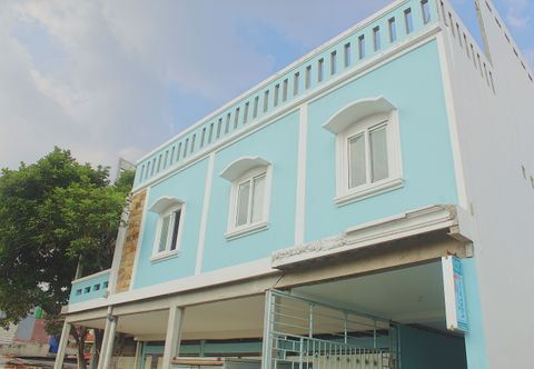 Exterior Guesthouse Putri Griya Fikarda