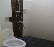 In-room Bathroom 4 Imah Incu Inn