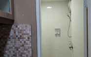 In-room Bathroom 7 Bogor Valley Apartemen By Riri