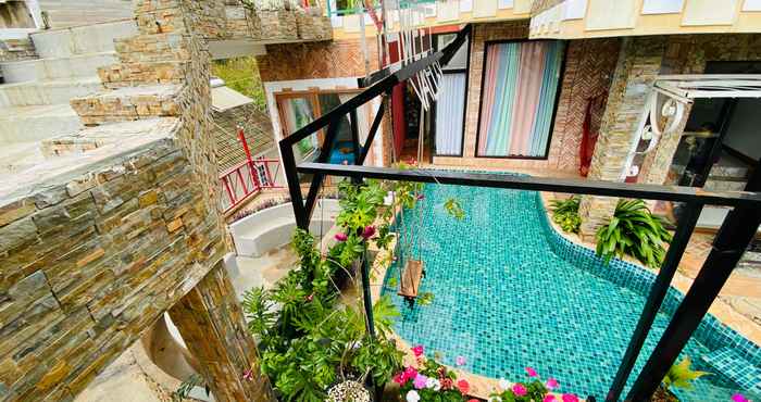 Kolam Renang Homestay Sweet Valley