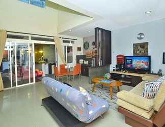 Lobby 2 Villa Amethyst Dago Pakar FE-22 Syariah