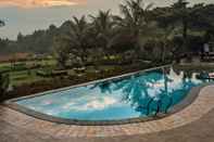 Swimming Pool Kampung Halaman Villas