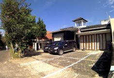 Bangunan 3 Villa Semesta Studio Resort Dago Pakar