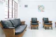 Common Space RedDoorz near Tambo Quirino Avenue - Vaccinated Staff 