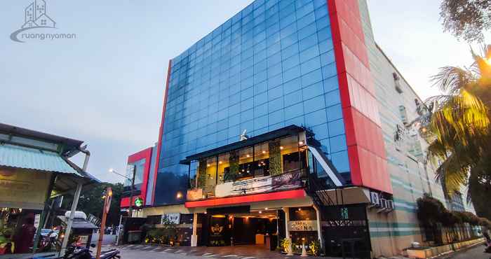 Luar Bangunan Coins Hotel By Ruang Nyaman