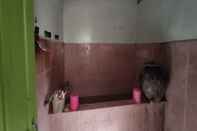 Toilet Kamar Narendra Homestay