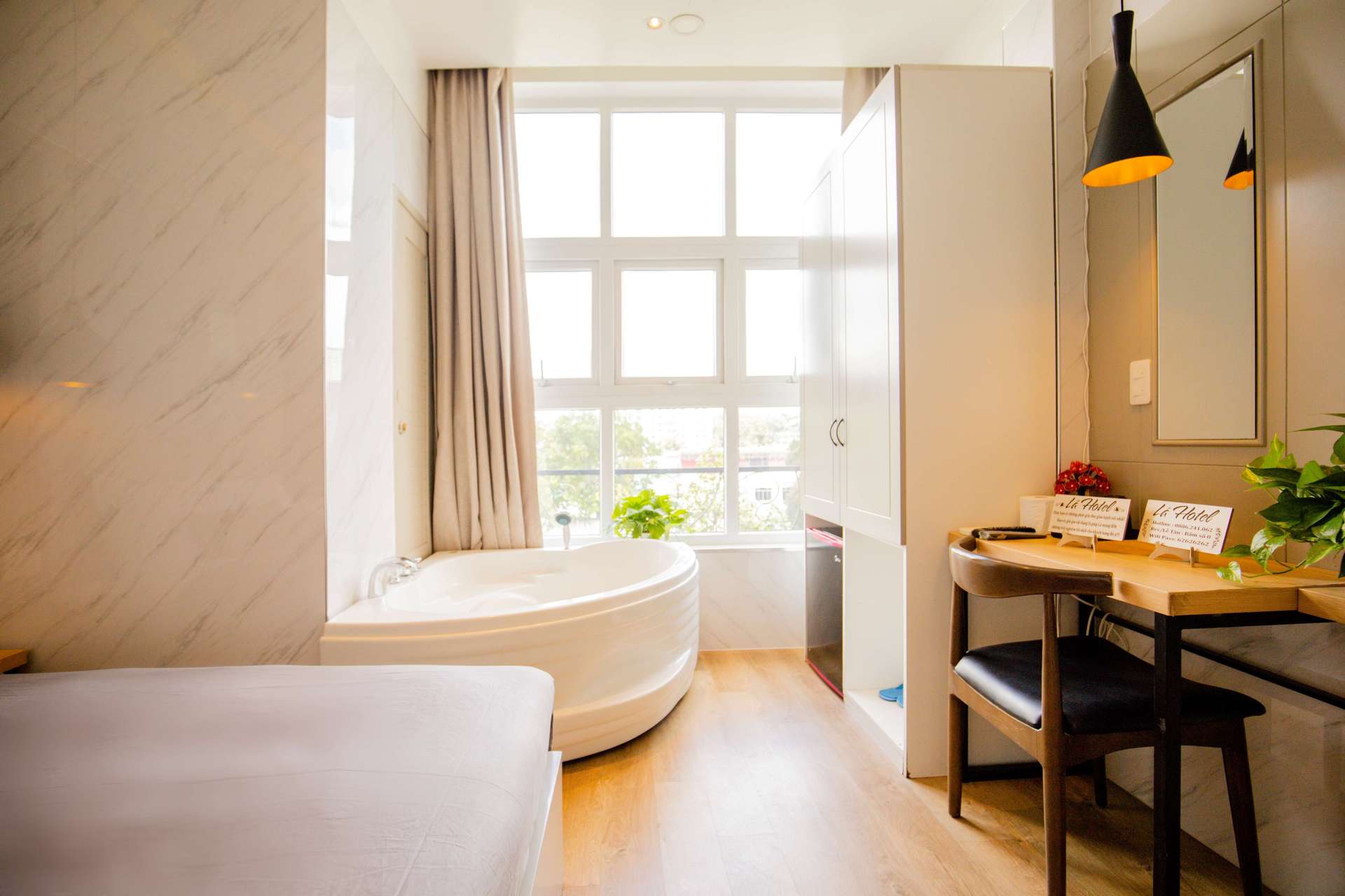 Lá Hotel Q10 - Khách sạn dưới 500000 ở quận 10