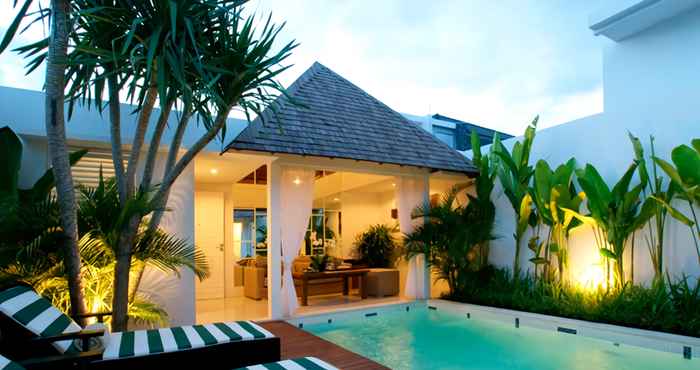 สระว่ายน้ำ The Kanjeng Villas Seminyak