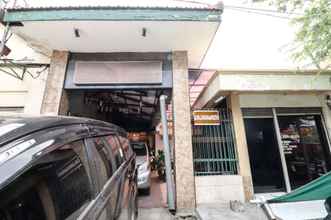 Bên ngoài 4 Hotel Gajah Mada